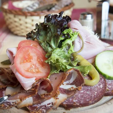 Berghotel Predigstuhl 3*